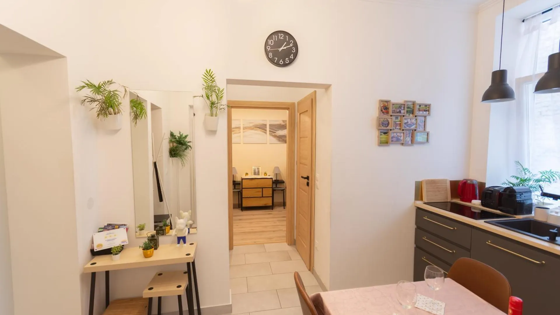 Apartment Quiet Rooms In The Bustling City Center Budapest Hungary